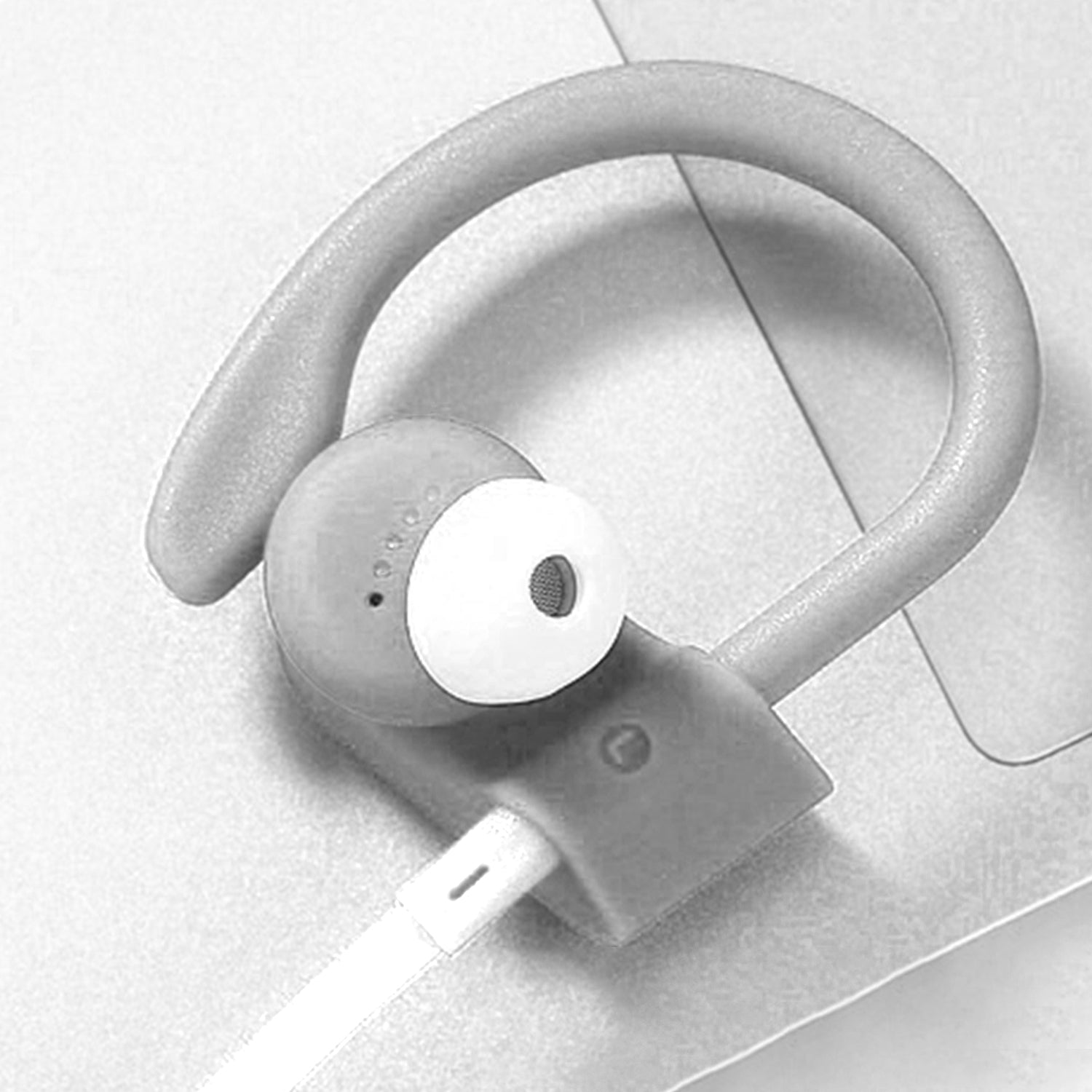 Universal  Wireless in-Ear Headphones with Mic & Sounds Remote