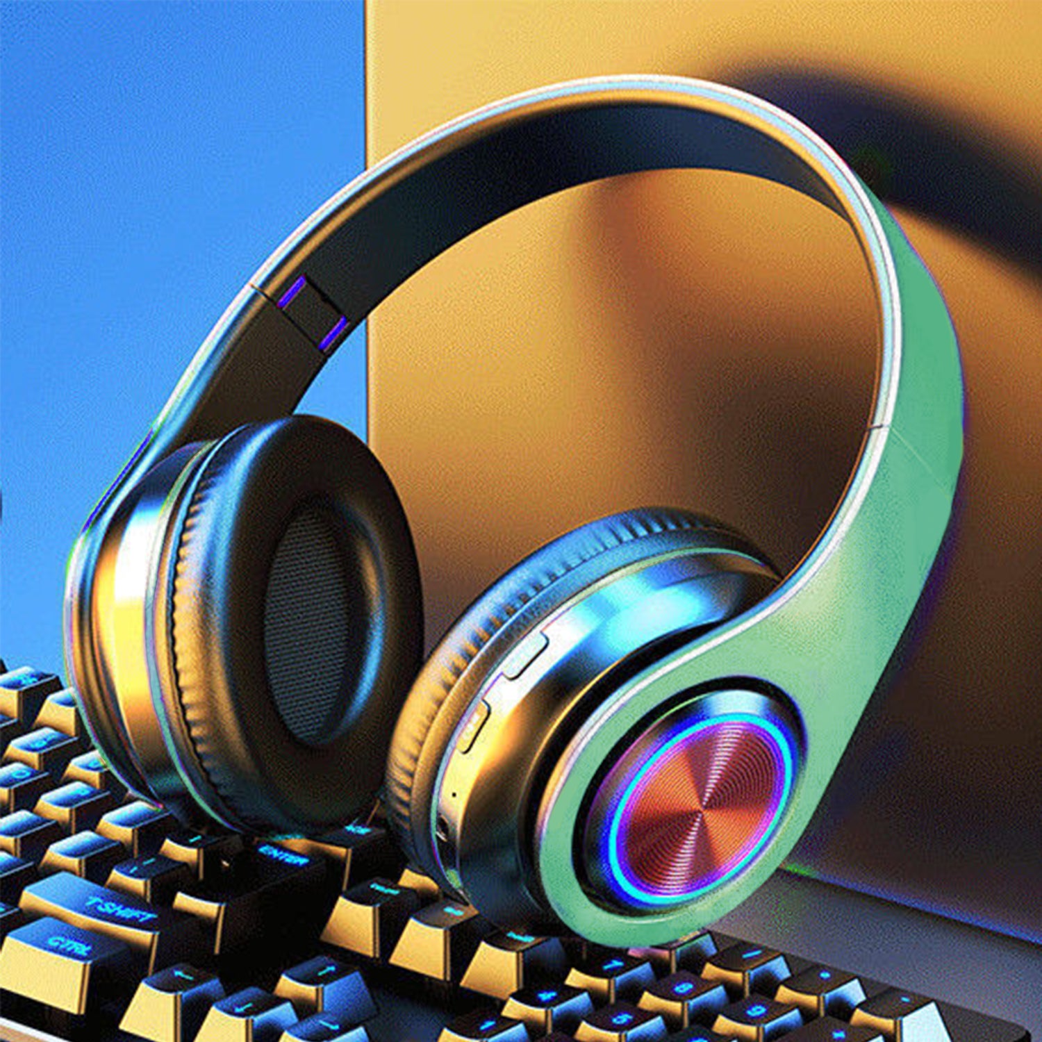 The headset wireless Bluetooth headset can be inserted into the card