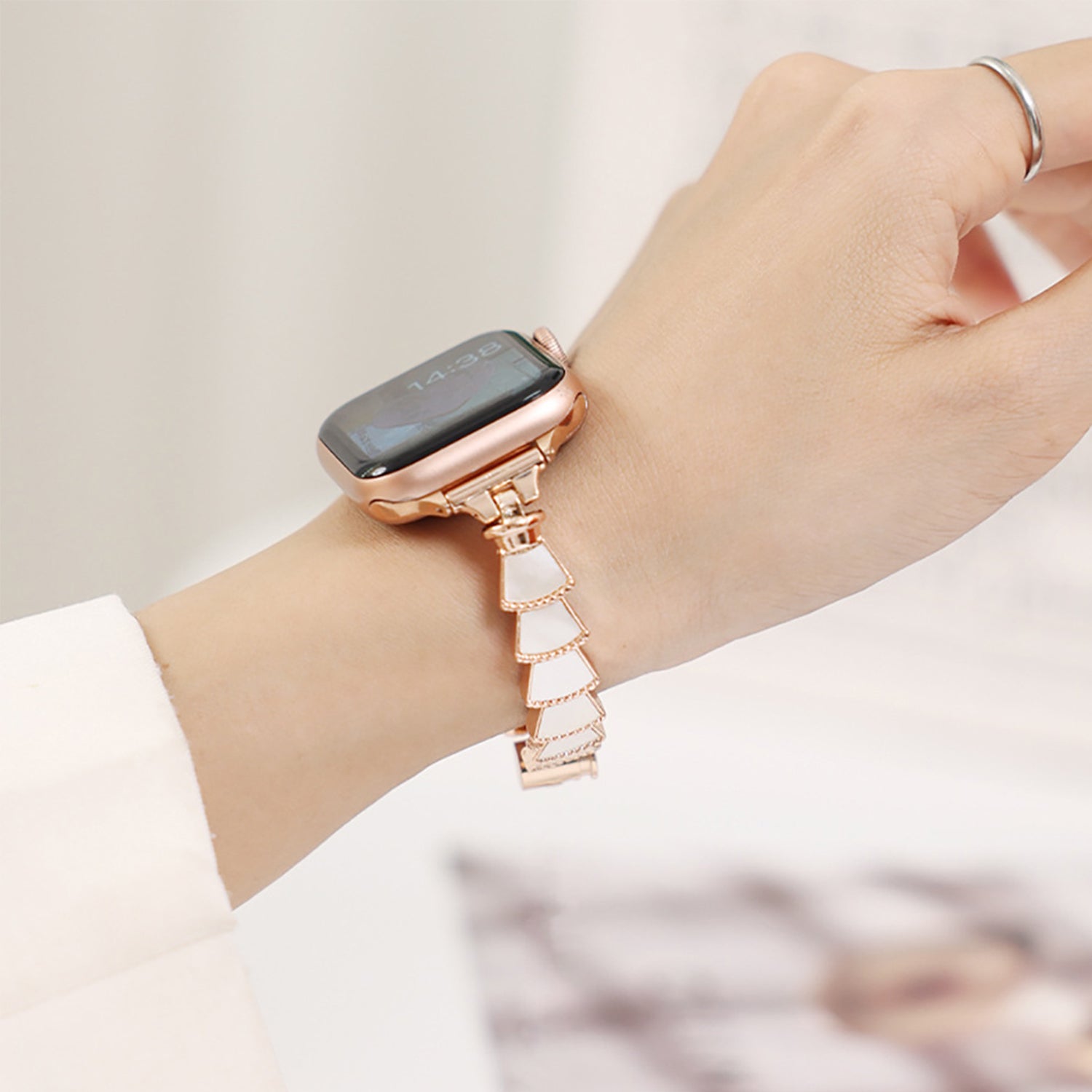 42/44/45/49mm Shell Bracelet For Apple Watch Series 9/SE/7/6/ 5/ 4 /3/ 2/ 1
