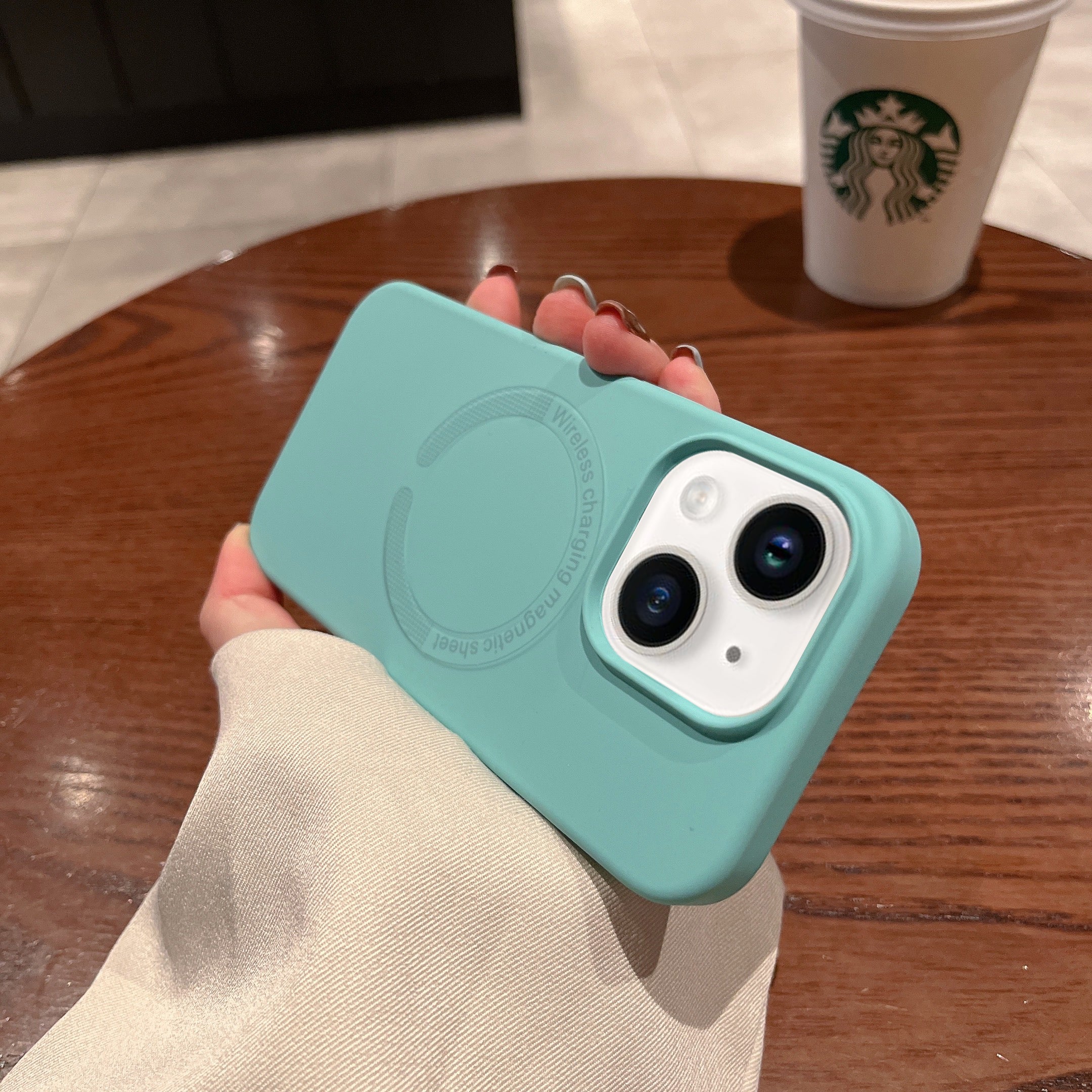 iPhone 14/13 Magnetic Absorption Silicone Protective Shell Case