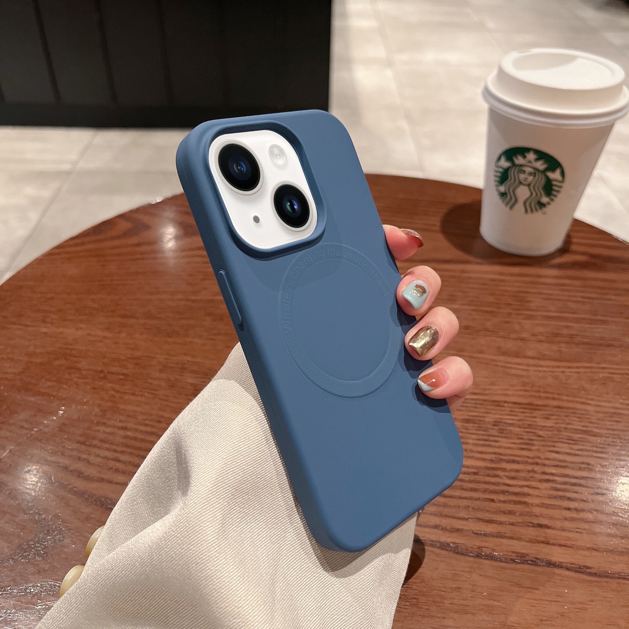 iPhone 14/13 Magnetic Absorption Silicone Protective Shell Case