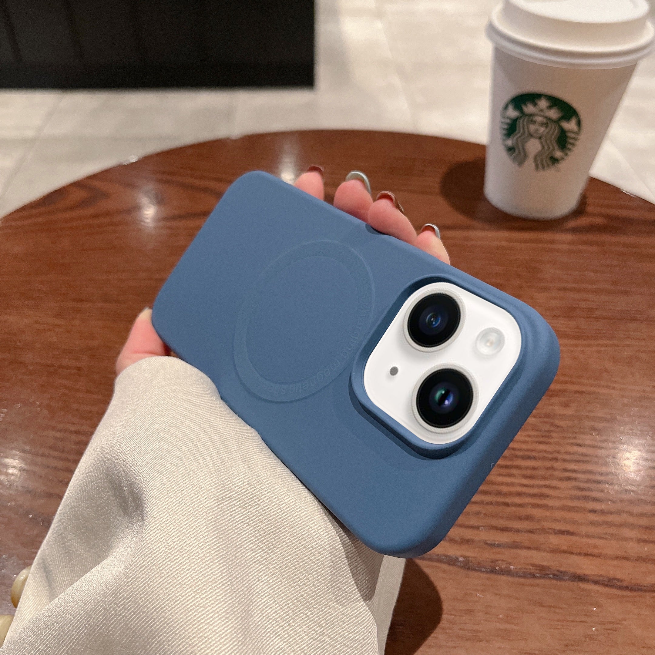 iPhone 14/13 Magnetic Absorption Silicone Protective Shell Case
