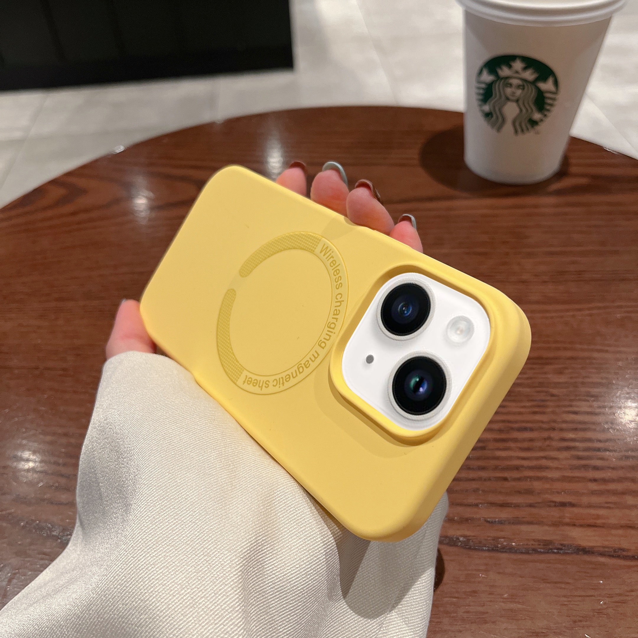 iPhone 14/13 Magnetic Absorption Silicone Protective Shell Case